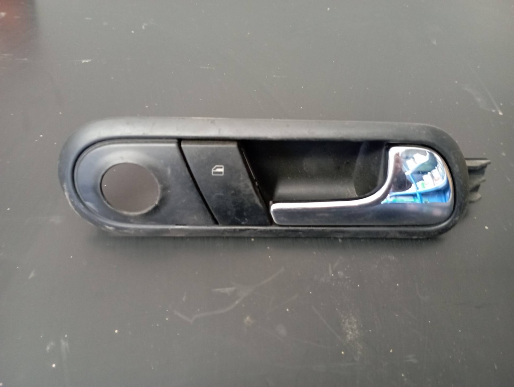 MANETA INTERIOR DELANTERA DERECHA