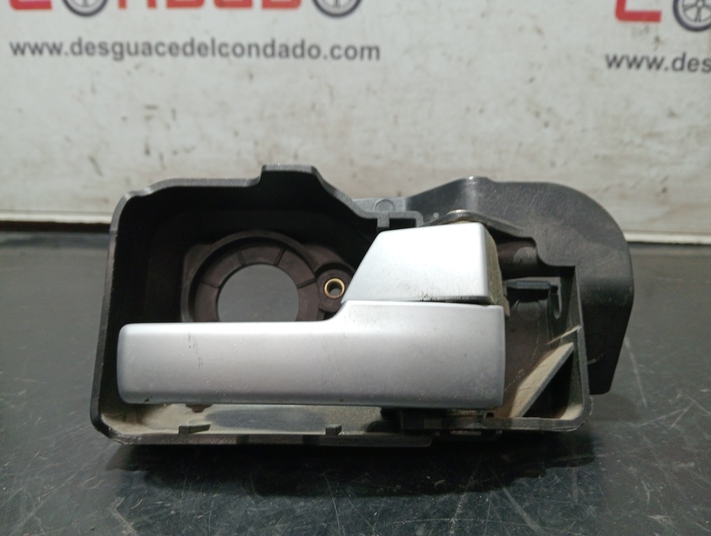 MANETA INTERIOR DELANTERA DERECHA