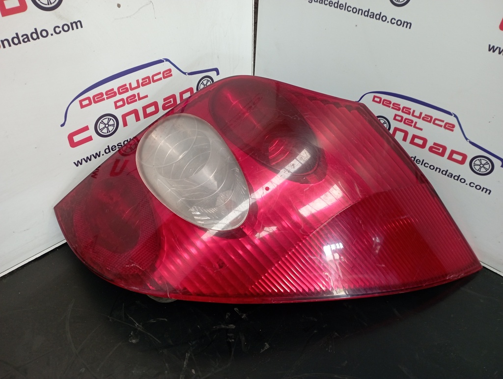 PILOTO TRASERO DERECHO