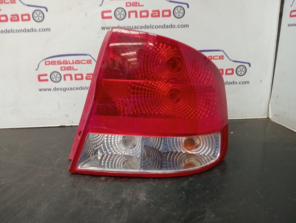 PILOTO TRASERO DERECHO