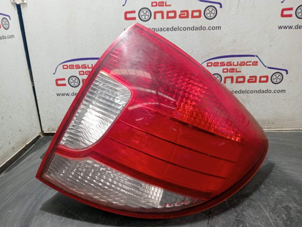 PILOTO TRASERO DERECHO