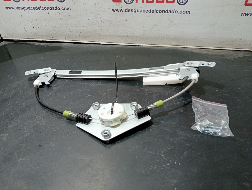 ELEVALUNAS TRASERO DERECHO