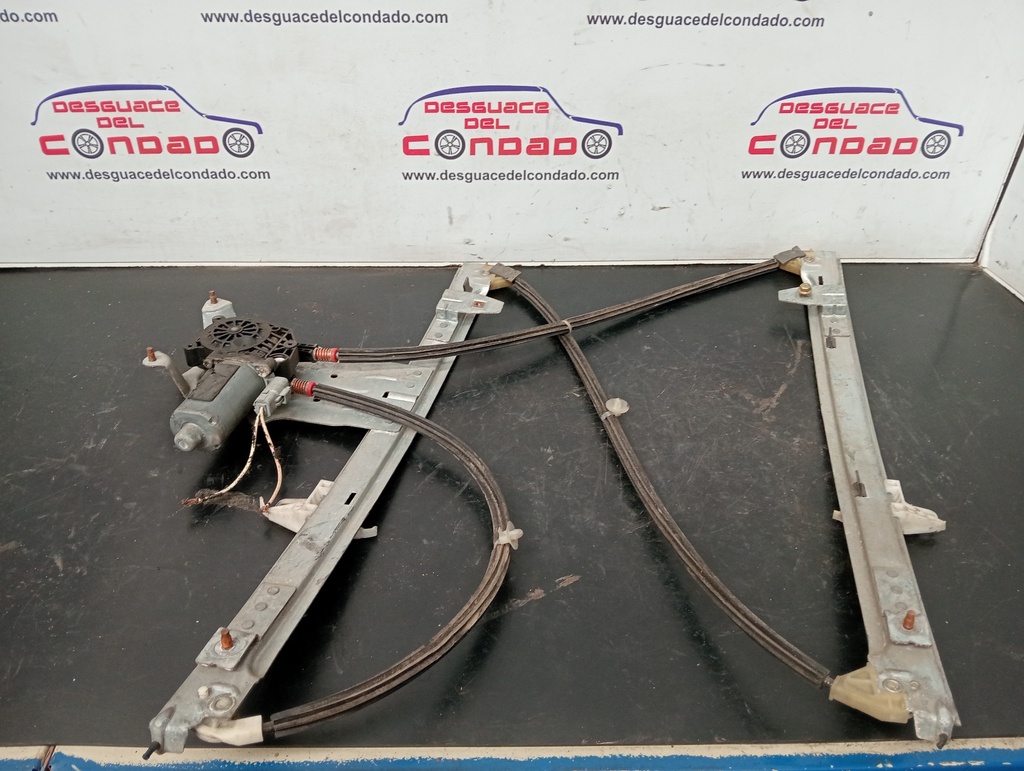 ELEVALUNAS DELANTERO DERECHO