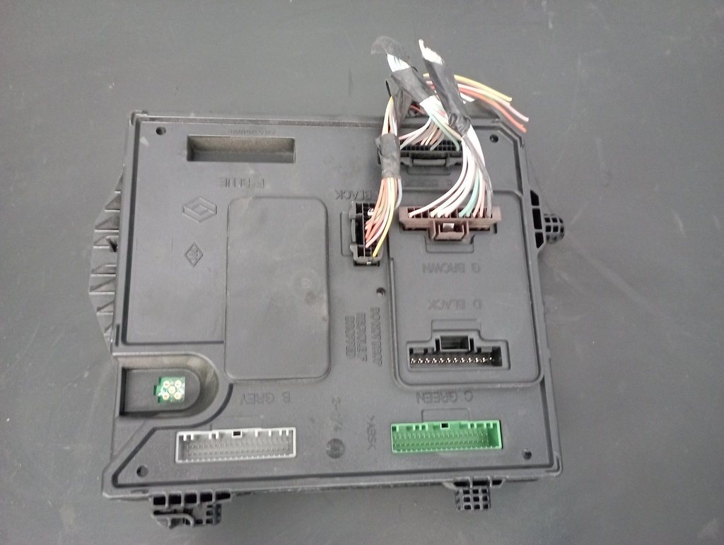 CAJA RELES / FUSIBLES