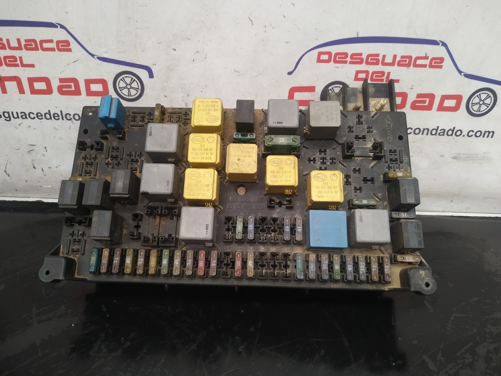 CAJA RELES / FUSIBLES