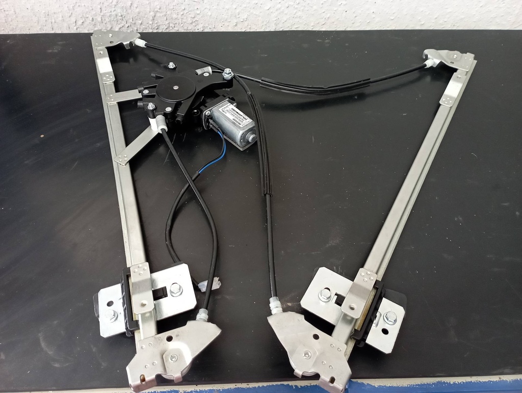 ELEVALUNAS DELANTERO DERECHO