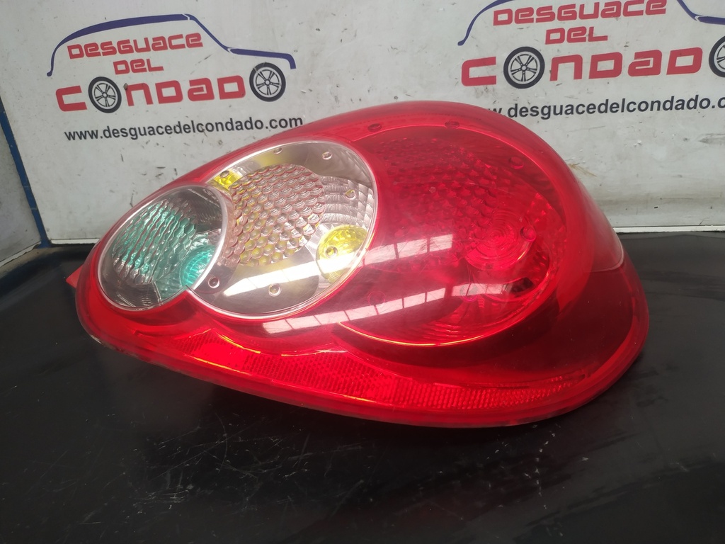 PILOTO TRASERO DERECHO INTERIOR