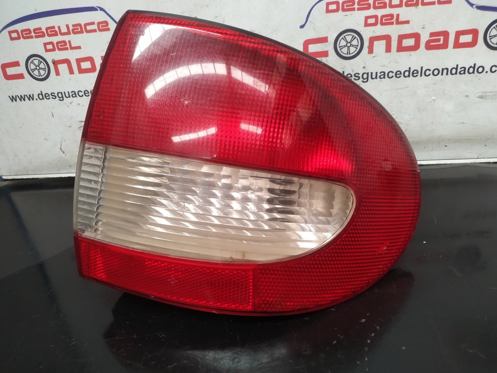PILOTO TRASERO DERECHO
