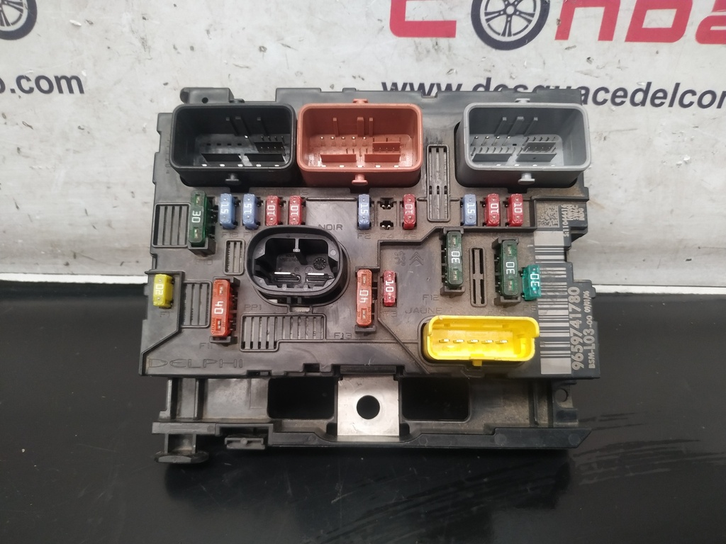 CAJA RELES / FUSIBLES