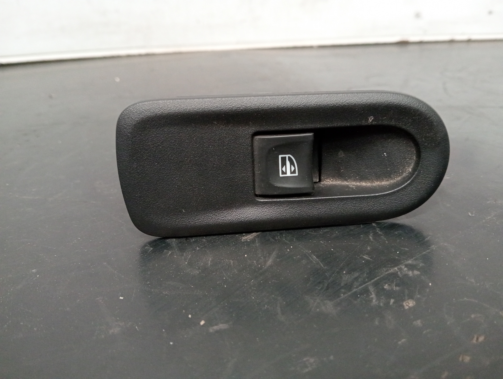 MANDO ELEVALUNAS DELANTERO DERECHO