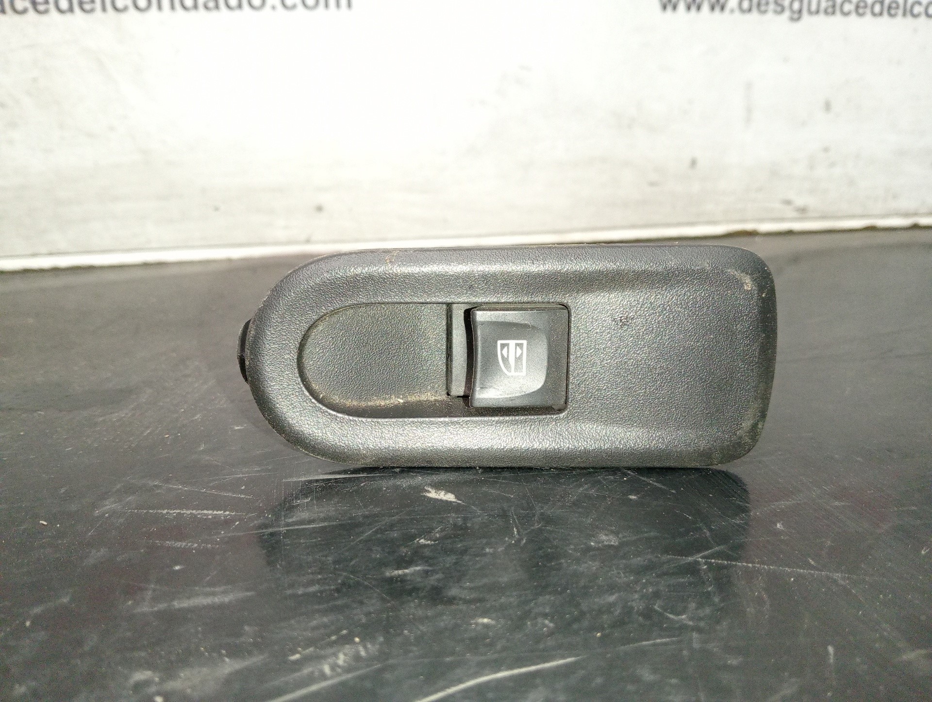 MANDO ELEVALUNAS TRASERO DERECHO