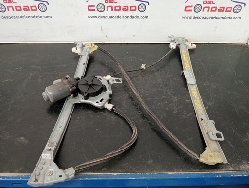 [185742] ELEVALUNAS DELANTERO DERECHO