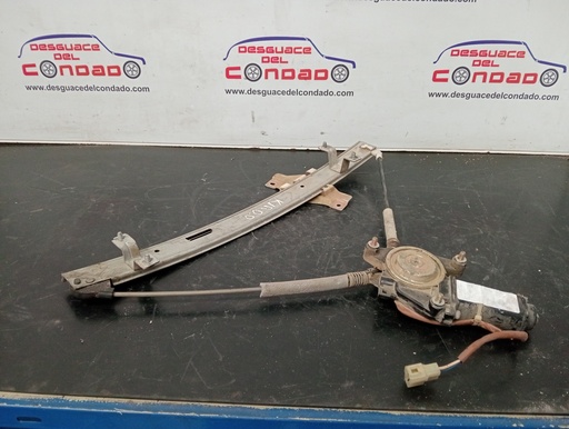 [185744] ELEVALUNAS DELANTERO DERECHO