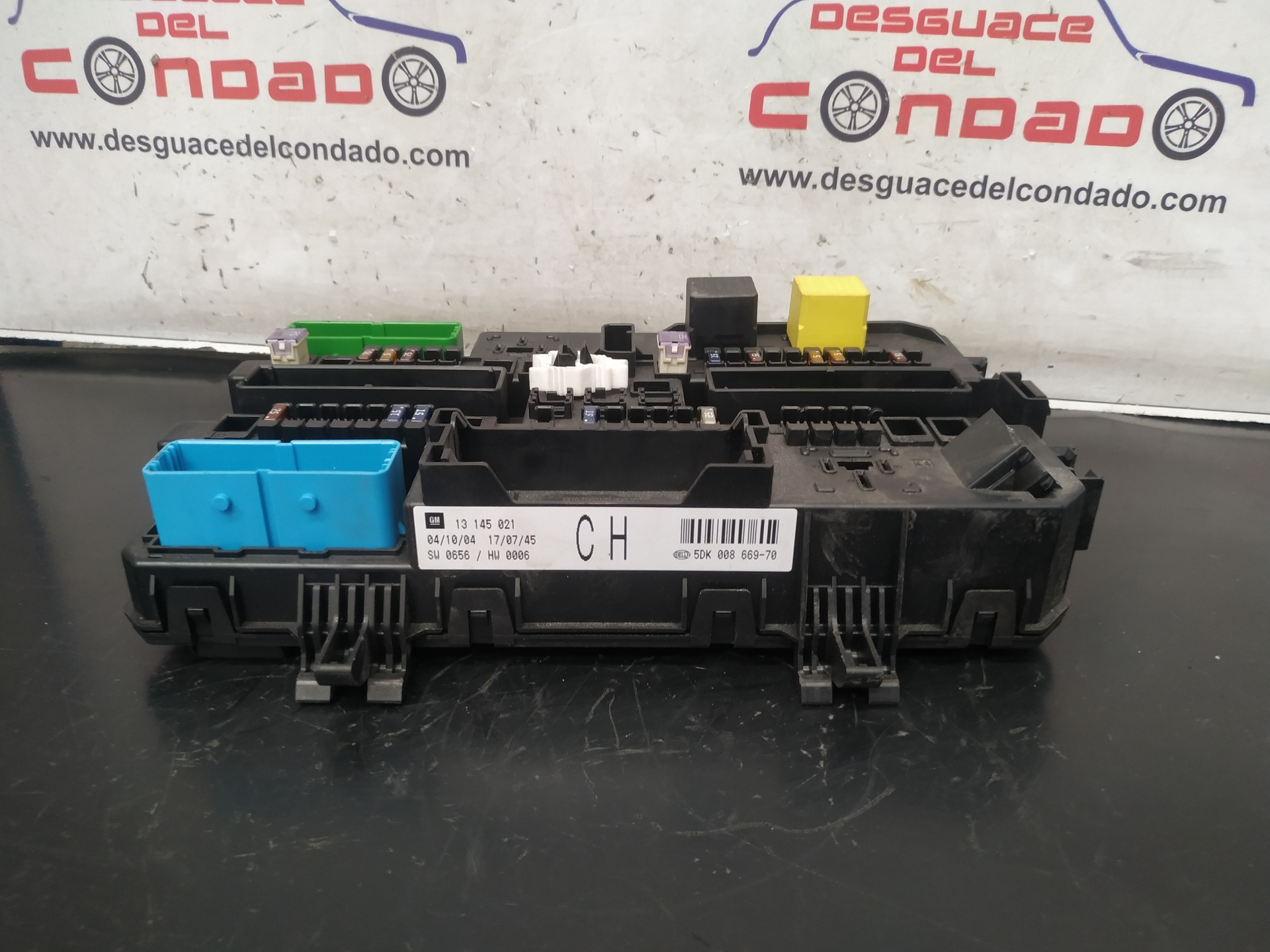 CAJA RELES / FUSIBLES